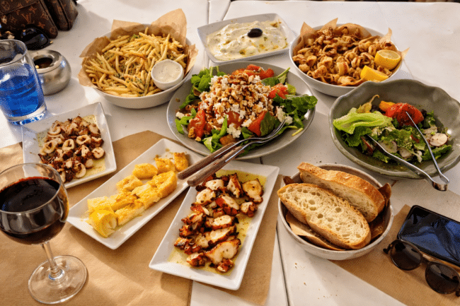 Sardelaki me Thallasa restaurant in Vouliagmeni