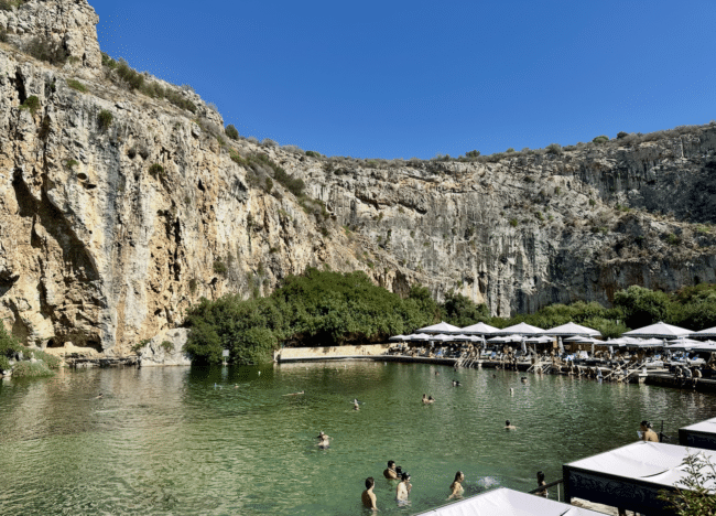 Lake Vouliagmeni - a mysterious lake around which the luxury neighborhood was built