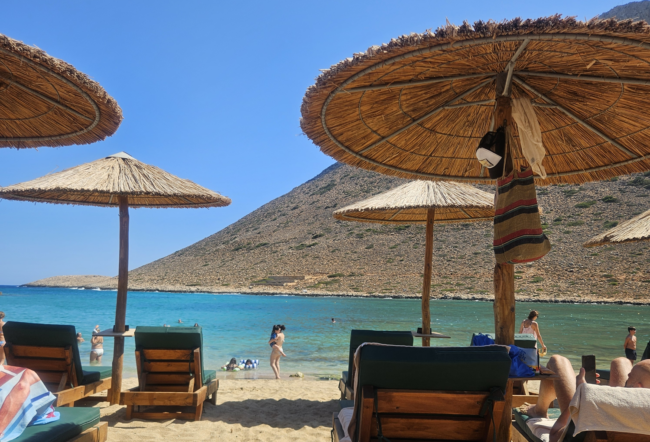 חוף Gold Coast Beach באקרוטירי - כרתים