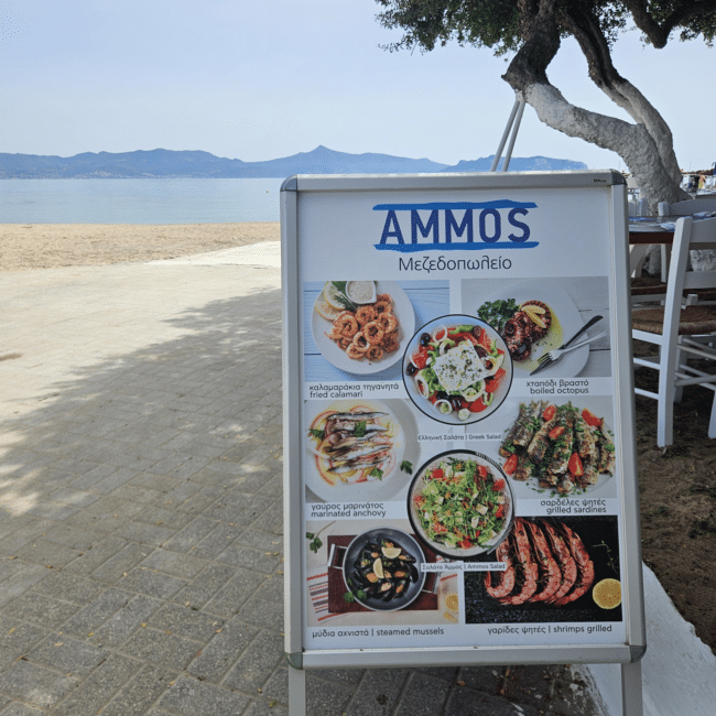 טברנה יוונית על החוף באי אגיסטרי